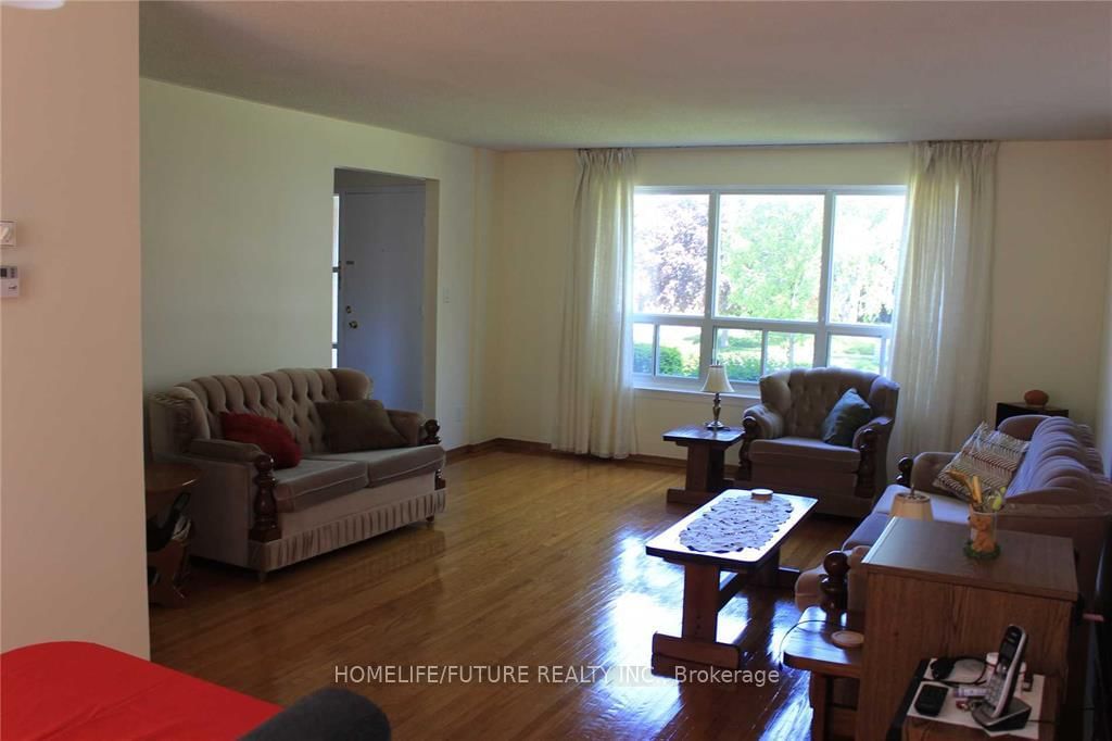 Detached House for sale at 49 Kentish Crescent, Toronto, Agincourt South-Malvern West, M1S 2Z3 - MLS: E12163032