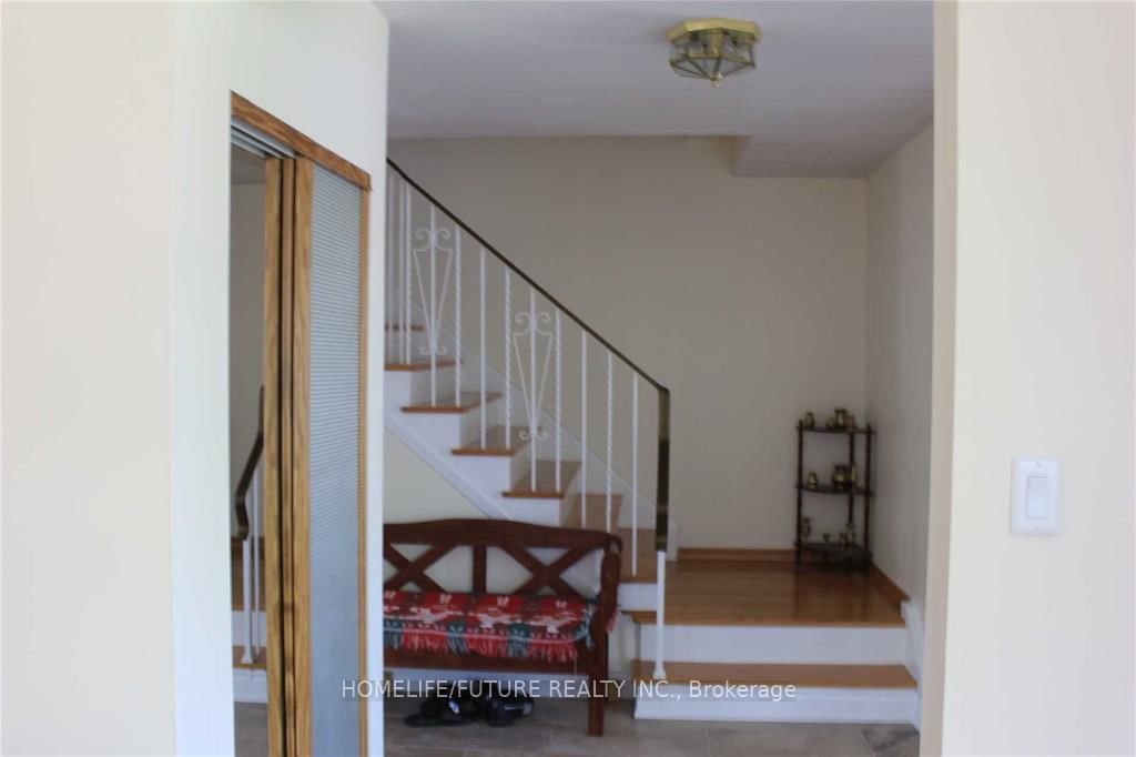 Detached House for sale at 49 Kentish Crescent, Toronto, Agincourt South-Malvern West, M1S 2Z3 - MLS: E12163032