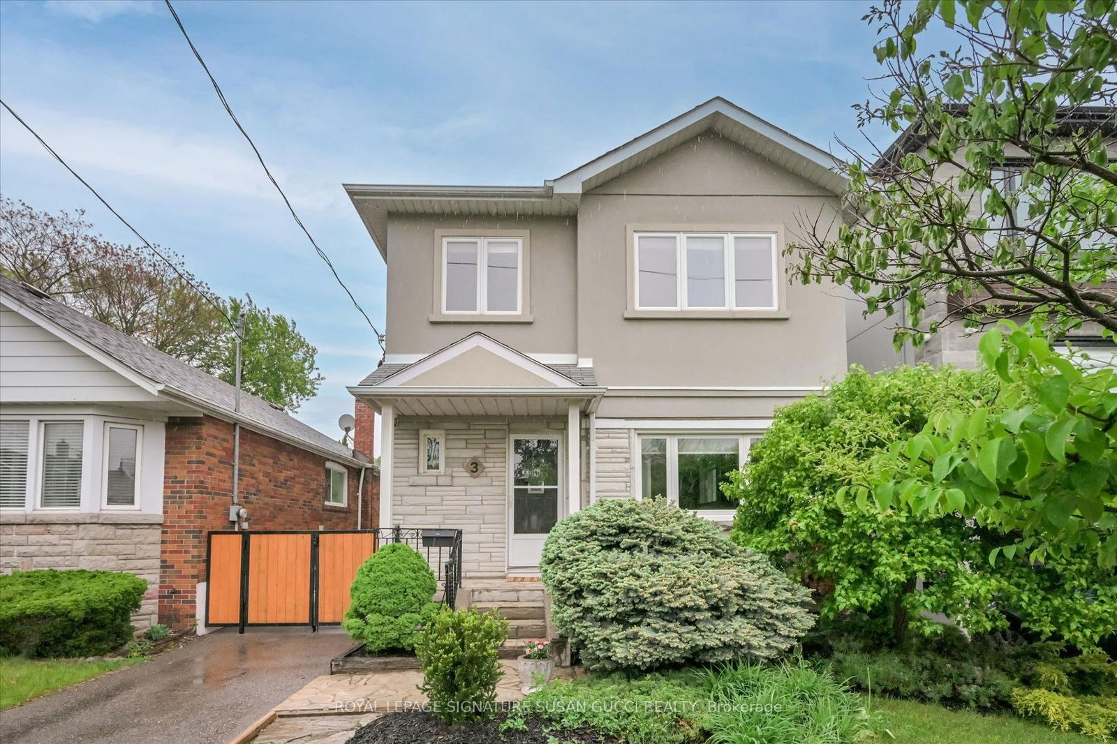 Detached House for sale at 3 Athlone Road, Toronto, East York, M4J 4H1 - MLS: E12163803