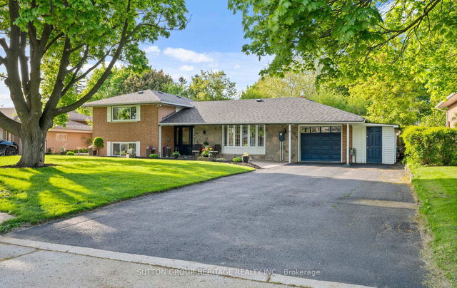 4 Clarelyn Boulevard