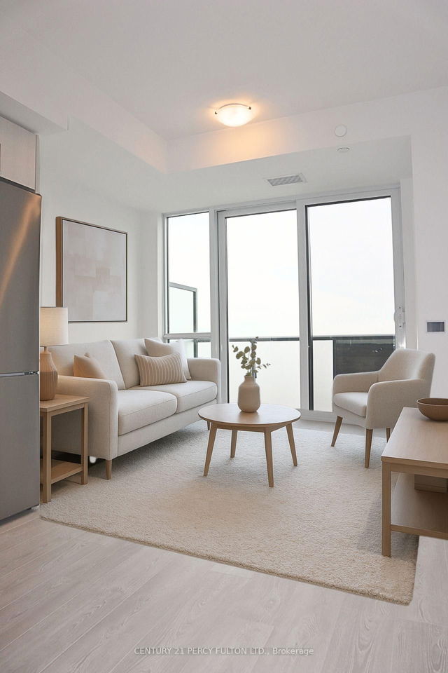 PH21 - 2545 Simcoe Street