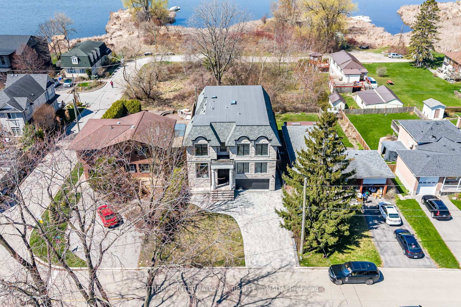 Detached House for sale at 802 Fairview Avenue, Pickering, Bay Ridges, L1W 1M8 - MLS: E12166172