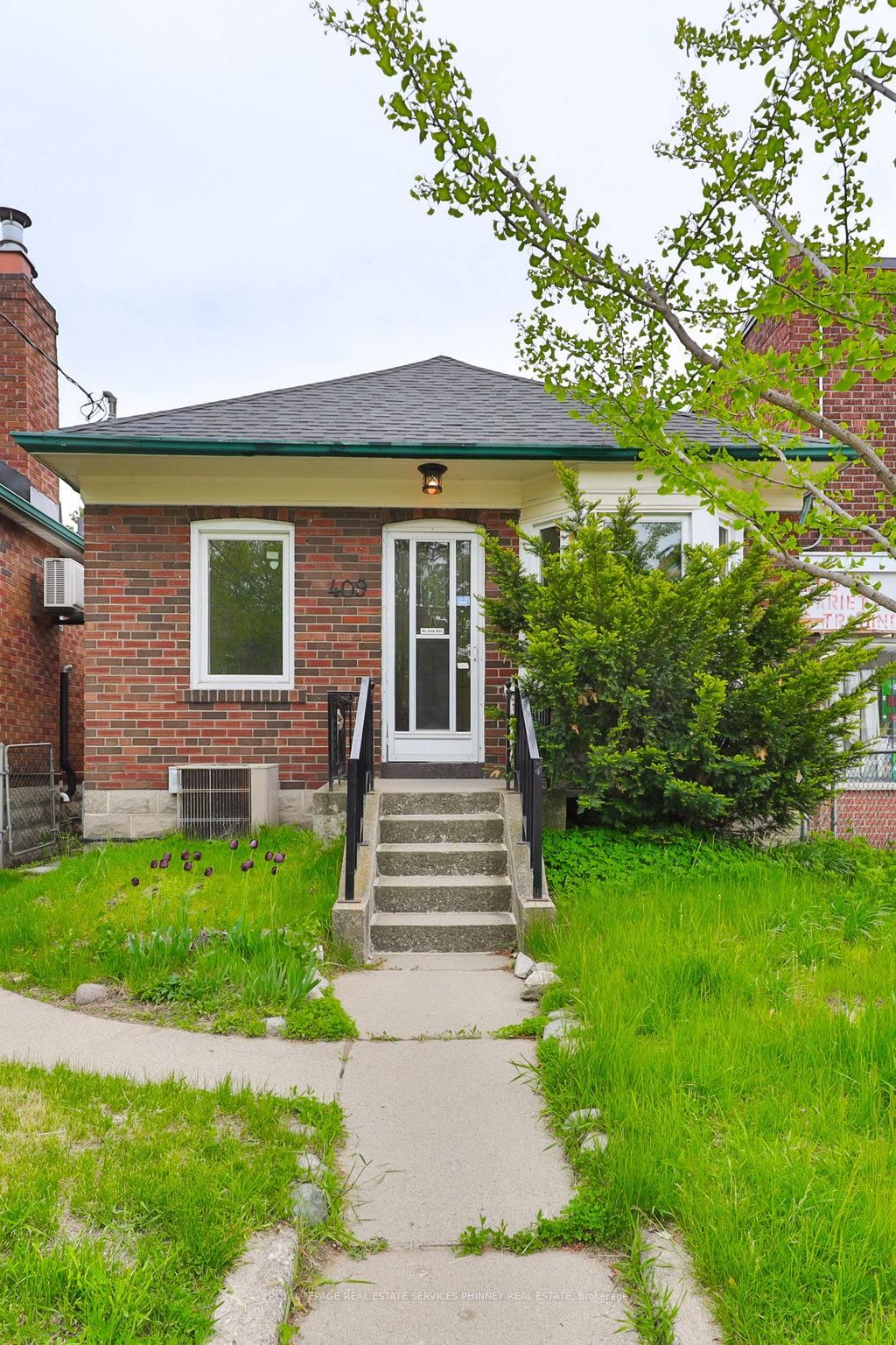 Detached House for sale at 409 Mortimer Avenue, Toronto, Danforth Village-East York, M4J 2E8 - MLS: E12166800