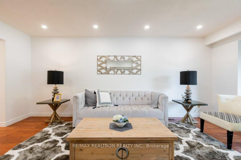 Detached House for sale at 135 Heatherside Drive, Toronto, L'Amoreaux, M1W 1T6 - MLS: E12166816