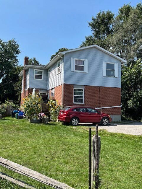 1100 Simcoe Street