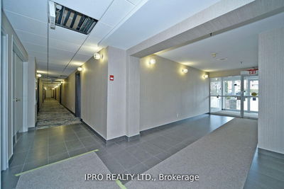 Unit 102 — 195 Lake Driveway Dr, Ajax - South West image-0-3