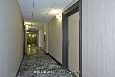 Unit 102 — 195 Lake Driveway Dr, Ajax - South West image-0-4