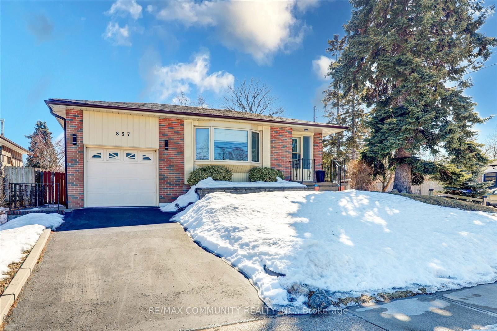 Detached House for lease at 837 Hillcrest Road, Pickering, West Shore, L1W 2P8 - MLS: E12167052