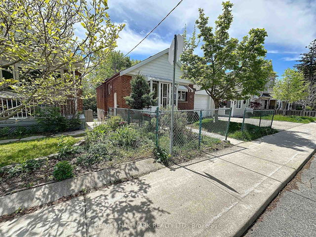 27 Adair Road S