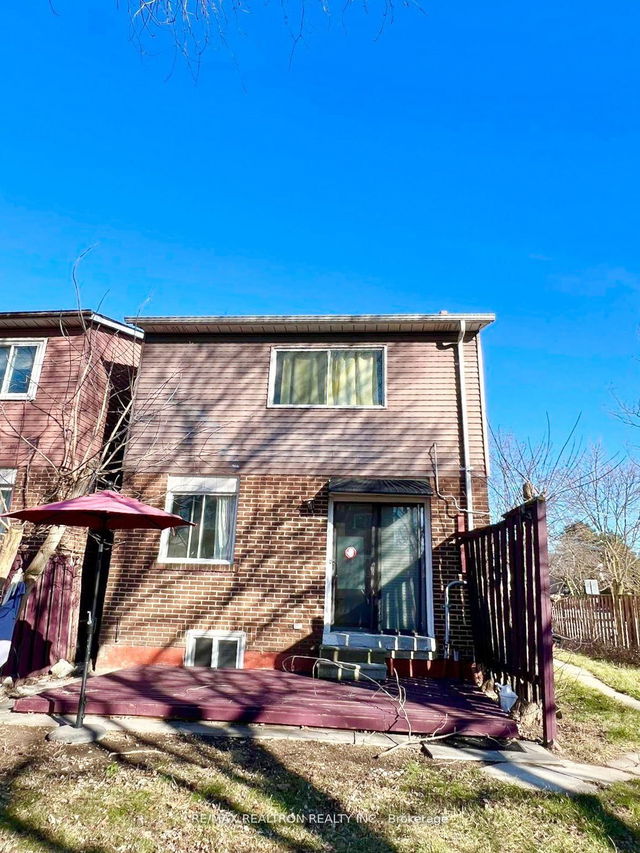 Lower - 2 Plumbrook Crescent