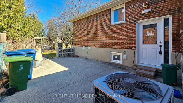 BSMT #B - 62 Iangrove Terrace
