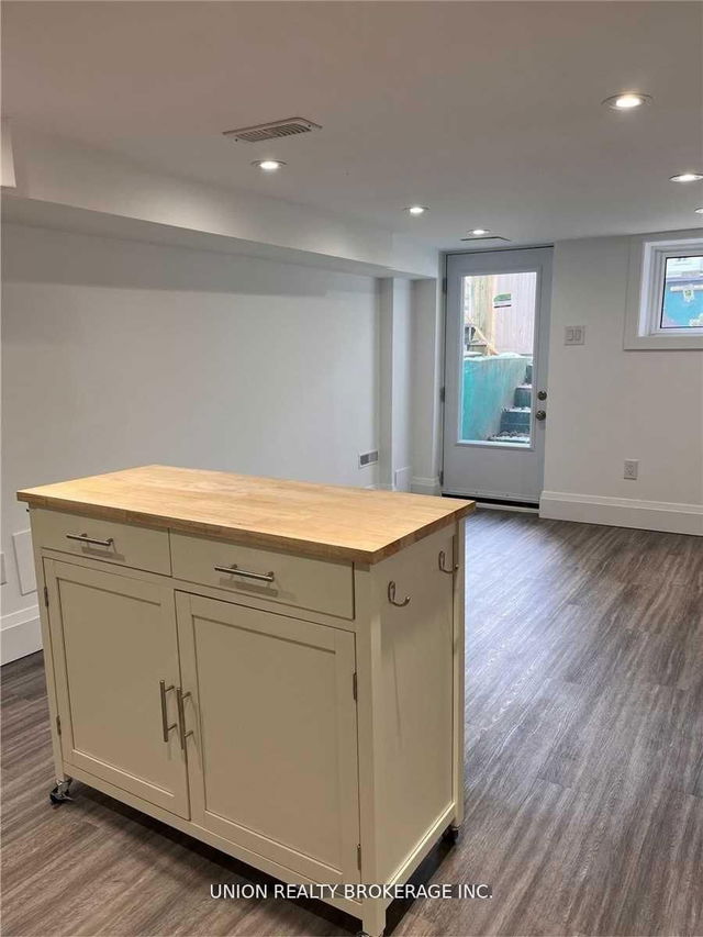 Lower - 142 Pickering Street