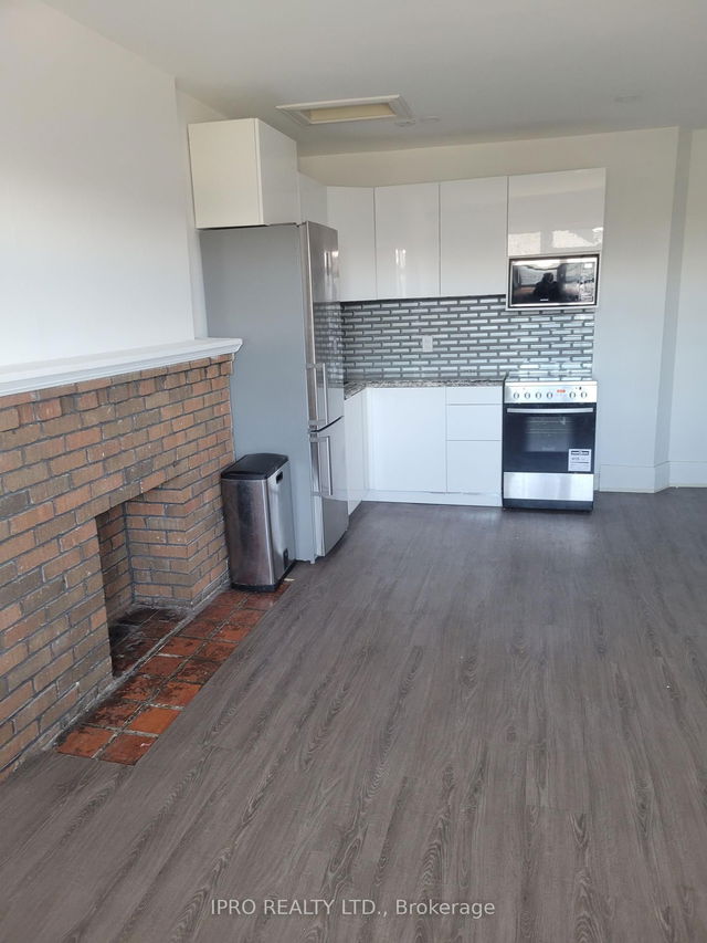 # Upper 2 - 719 Coxwell Avenue