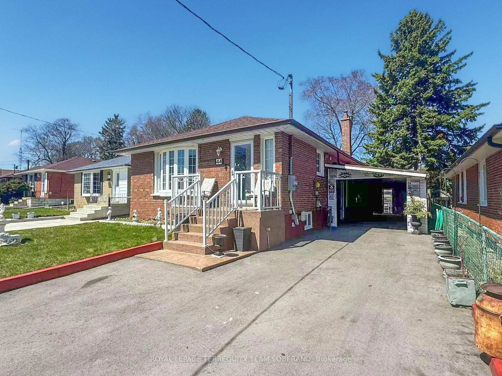 Detached House for sale at 44 Seminole Avenue, Toronto, Bendale, M1J 1N1 - MLS: E12170441