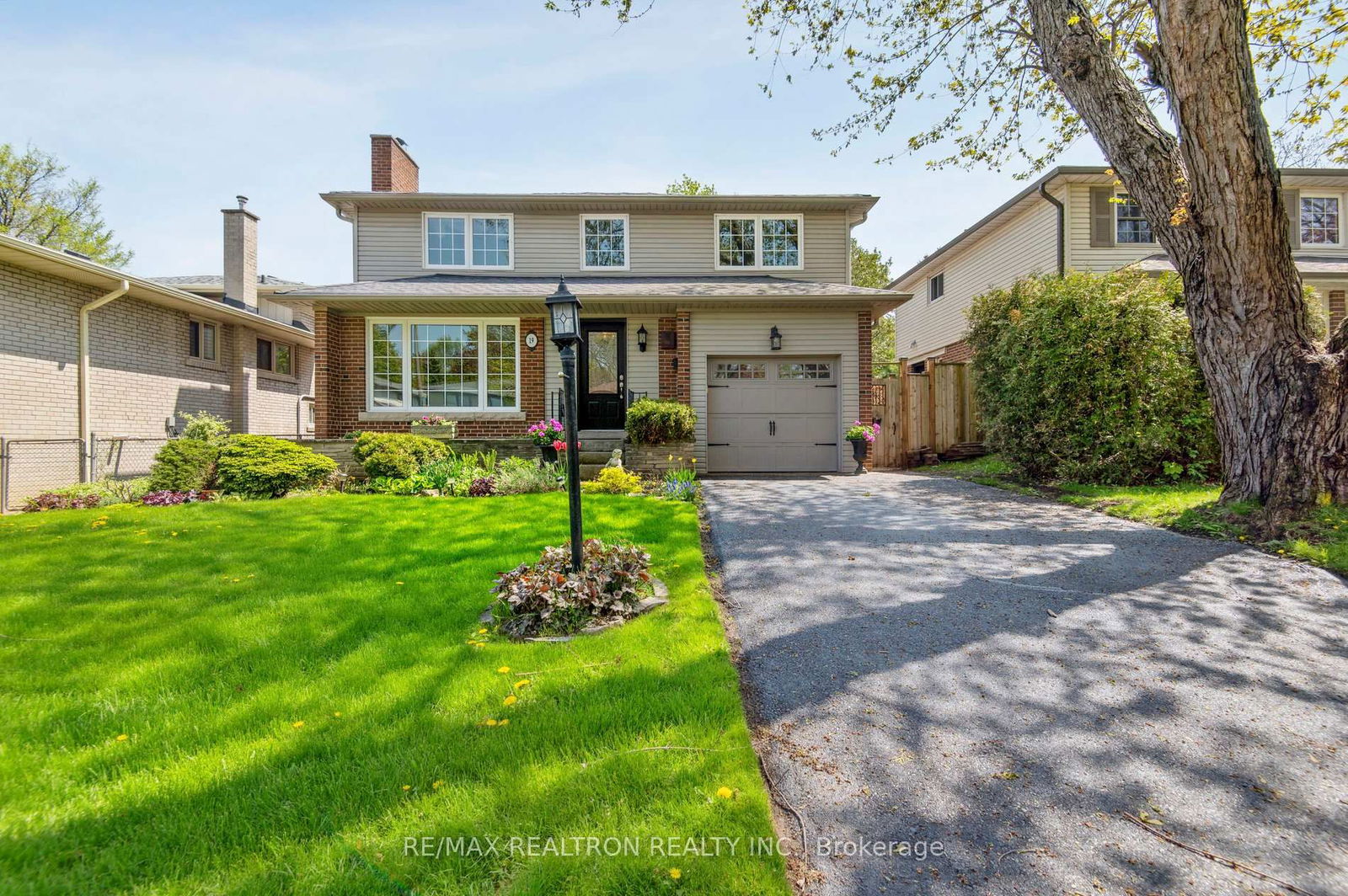 Detached House for sale at 19 Cathedral Bluffs Drive, Toronto, Cliffcrest, M1M 2T6 - MLS: E12170649