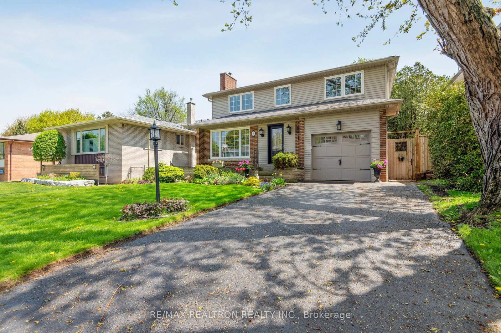 Detached House for sale at 19 Cathedral Bluffs Drive, Toronto, Cliffcrest, M1M 2T6 - MLS: E12170649