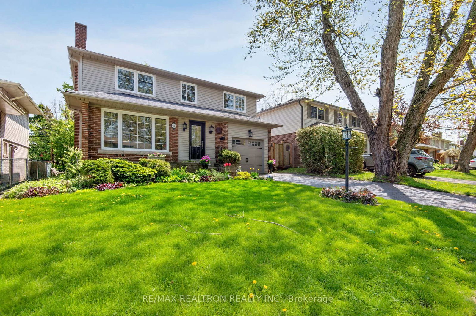 Detached House for sale at 19 Cathedral Bluffs Drive, Toronto, Cliffcrest, M1M 2T6 - MLS: E12170649