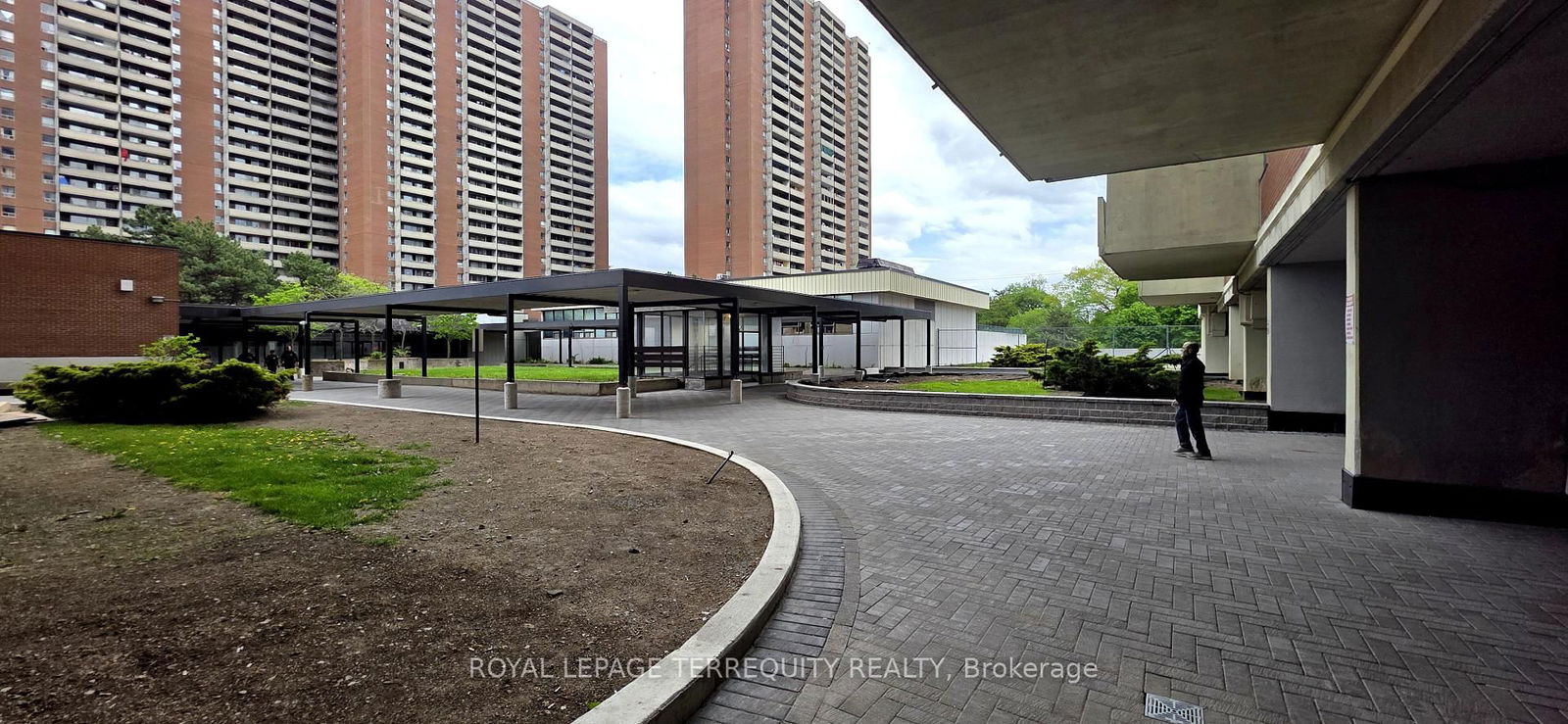 Condo for sale at 1512-5 Massey Square, Toronto, Crescent Town, M4C 5L6 - MLS: E12170704