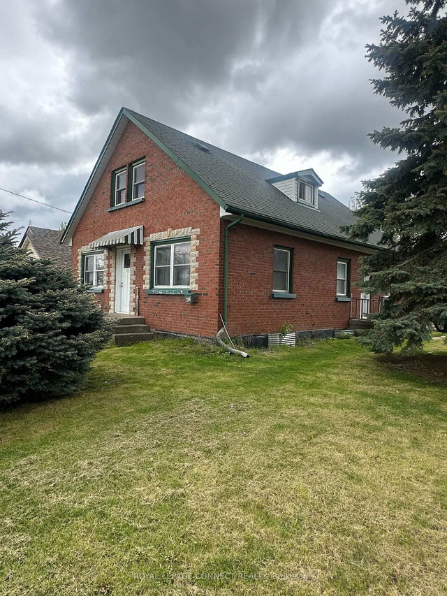 Upper - 429 Crerar Avenue