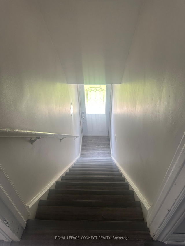 Upper - 429 Crerar Avenue