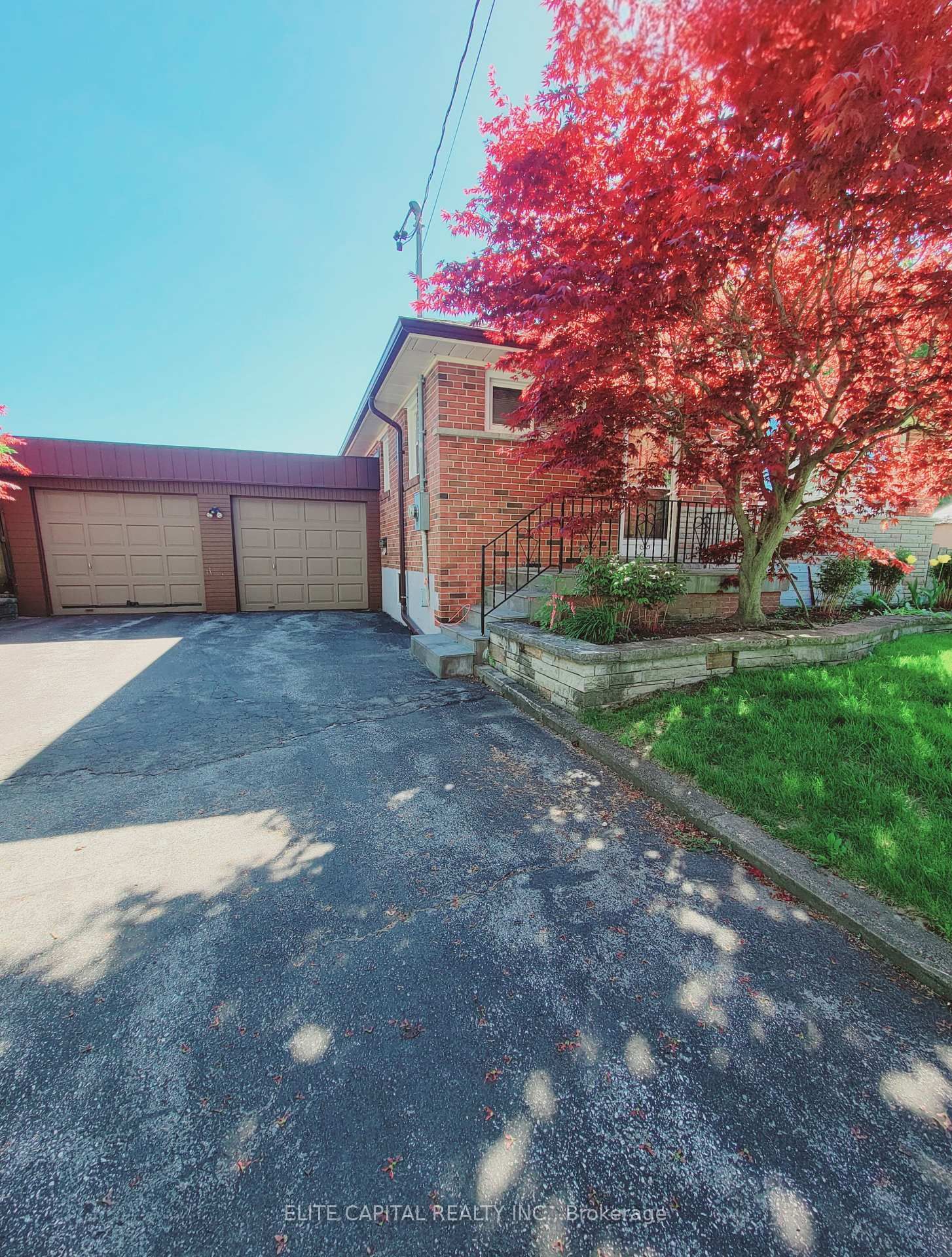 Detached House for sale at 16 Stokewell Place, Toronto, Bendale, M1P 3X2 - MLS: E12171181