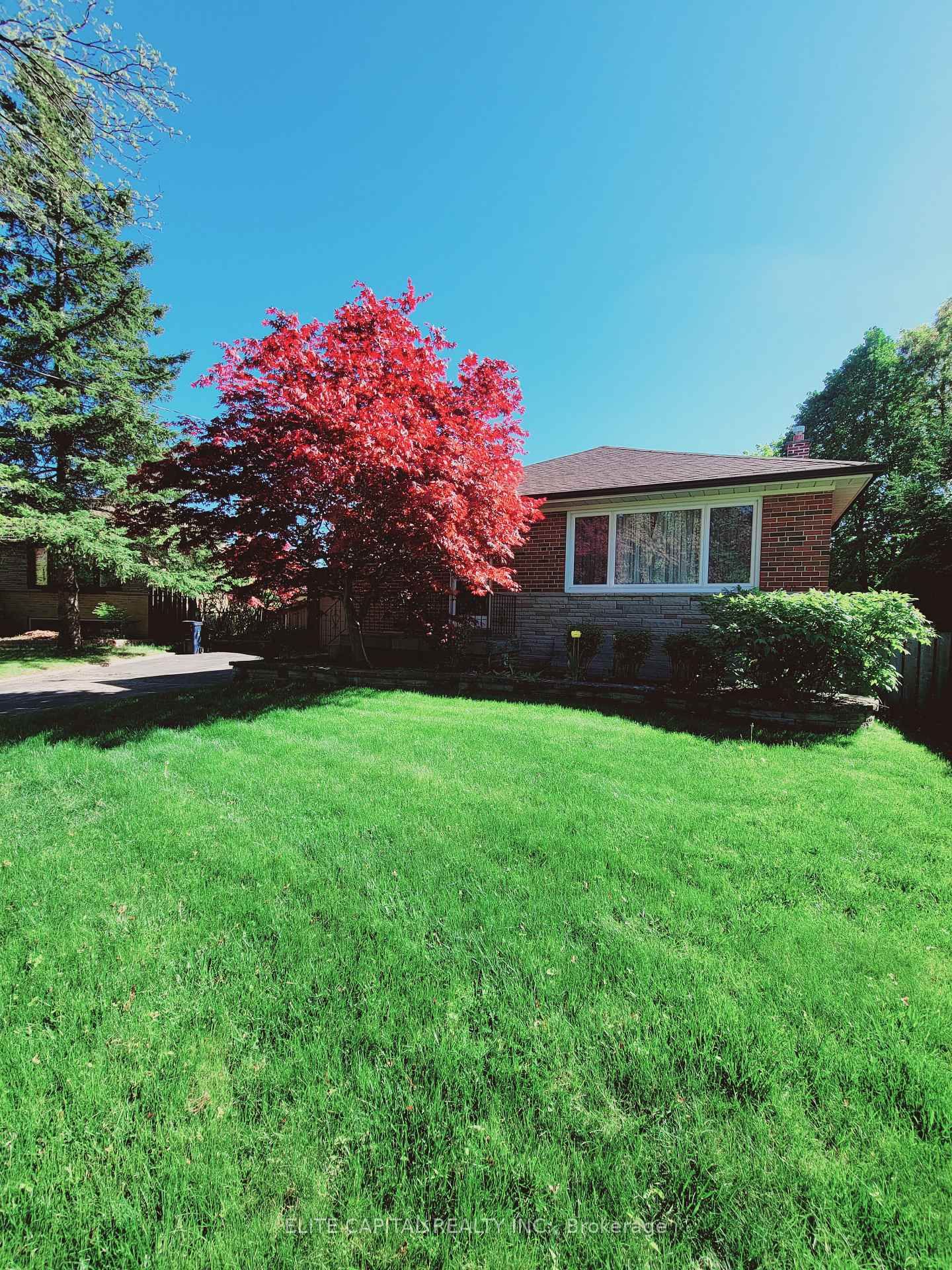 Detached House for sale at 16 Stokewell Place, Toronto, Bendale, M1P 3X2 - MLS: E12171181