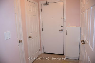 Unit 6 — 1 Eaton Park Lane, Toronto - L'Amoreaux image-0-2
