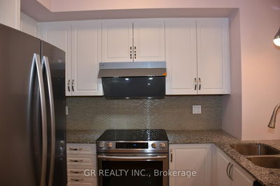Unit 6 — 1 Eaton Park Lane, Toronto - L'Amoreaux image-0-3