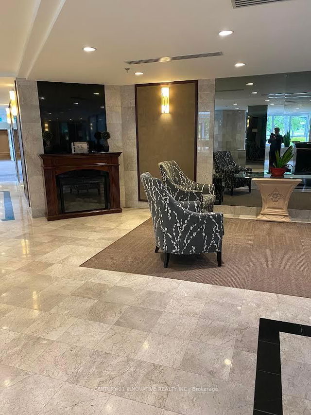 511 - 3233 Eglinton Avenue