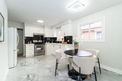 281 Timberbank Blvd, Toronto - L'Amoreaux image-0-3