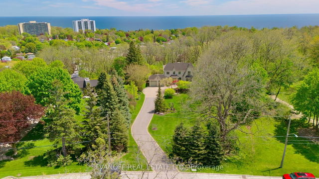 21 Guildcrest Drive
