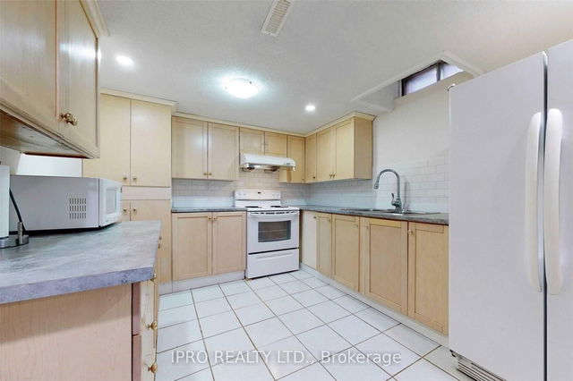 Basement - 102 Danjohn Crescent