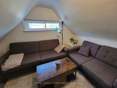 Unit Upper — 13 Pinegrove Ave, Toronto - Birchcliffe-Cliffside image-0-4