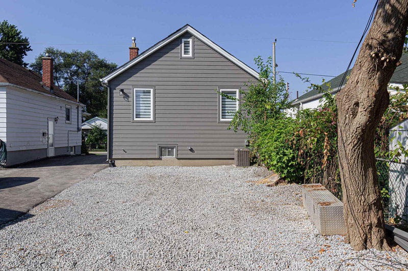 961 Victoria Park Ave, Toronto, M4B 2J4 | Image 3