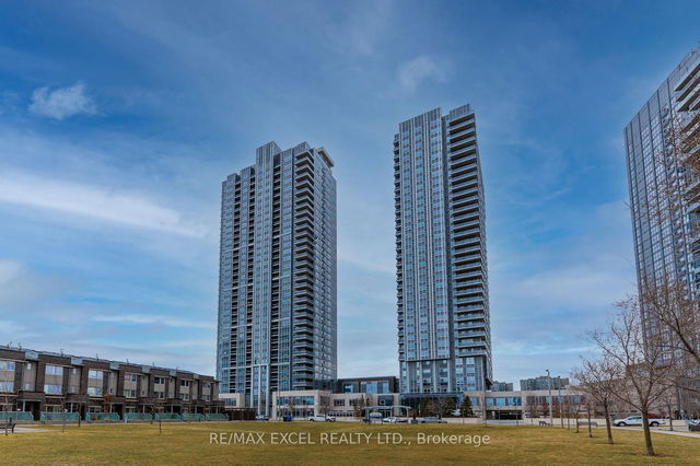 1618 - 275 Village Green Square