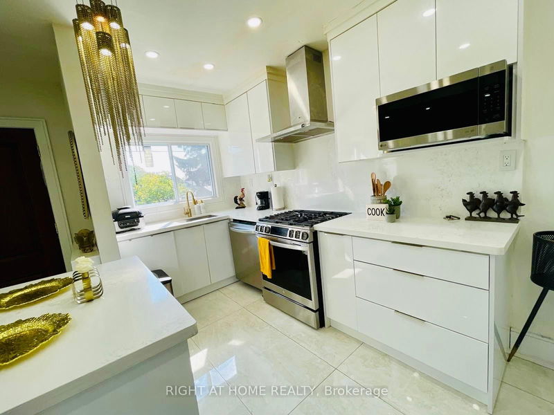 home for sale on 174 Aylesworth Avenue