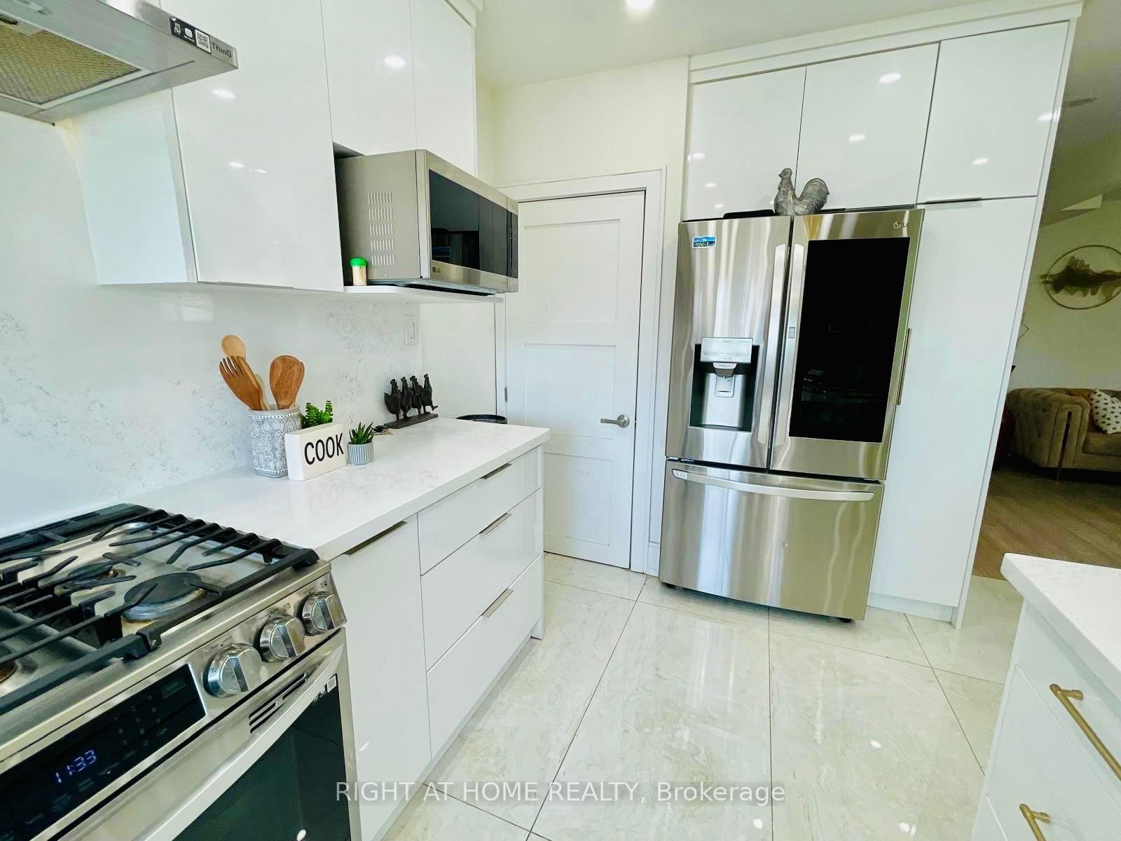 Detached House for sale at 174 Aylesworth Avenue, Toronto, Birchcliffe-Cliffside, M1N 2J6 - MLS: E12173454