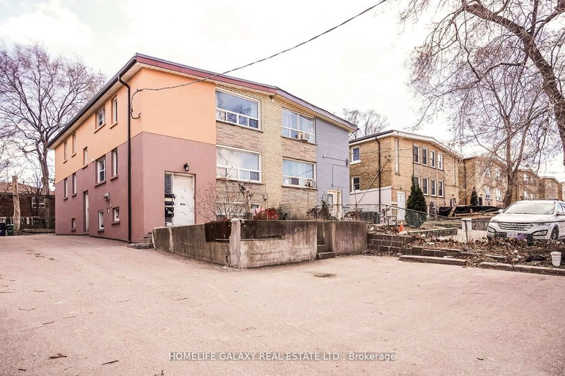 Unit Unit 3 — 2971 Lawrence Ave, Toronto - Bendale image-0-0