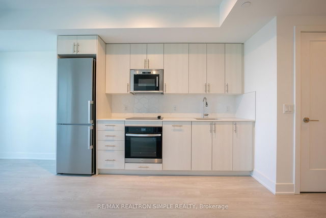 2601 - 2545 Simcoe Street