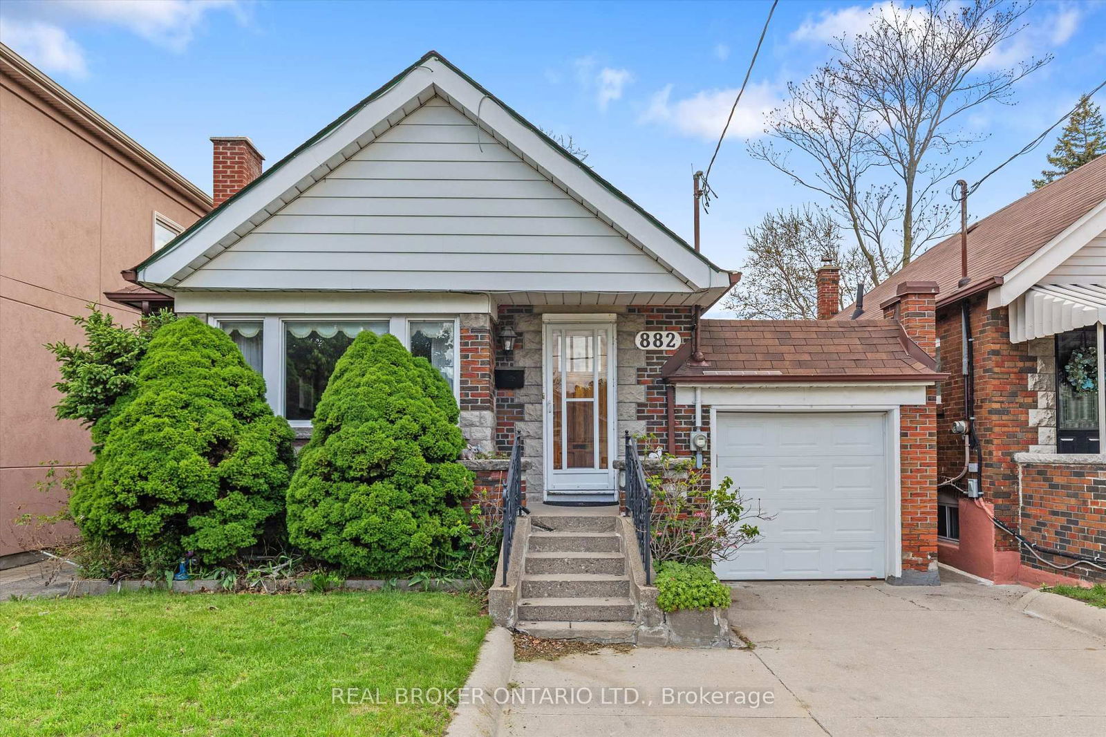 Detached House for sale at 882 Coxwell Avenue, Toronto, Danforth Village-East York, M4C 3G2 - MLS: E12174980