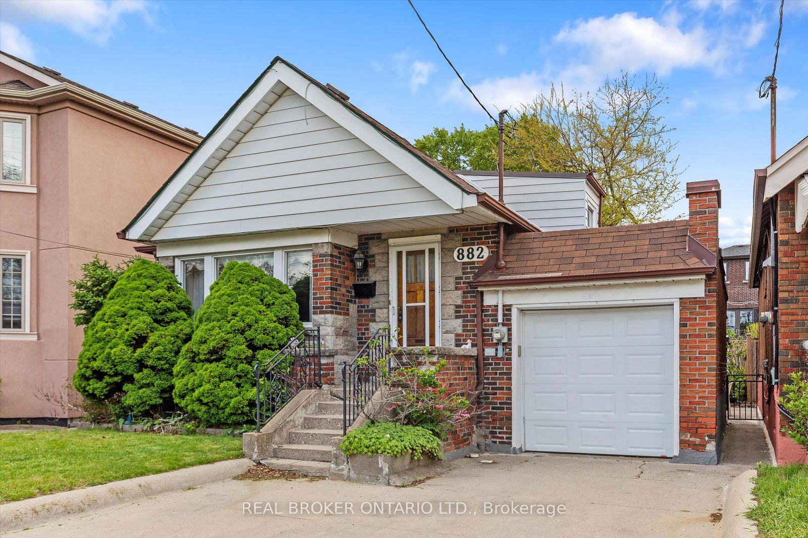 Detached House for sale at 882 Coxwell Avenue, Toronto, Danforth Village-East York, M4C 3G2 - MLS: E12174980