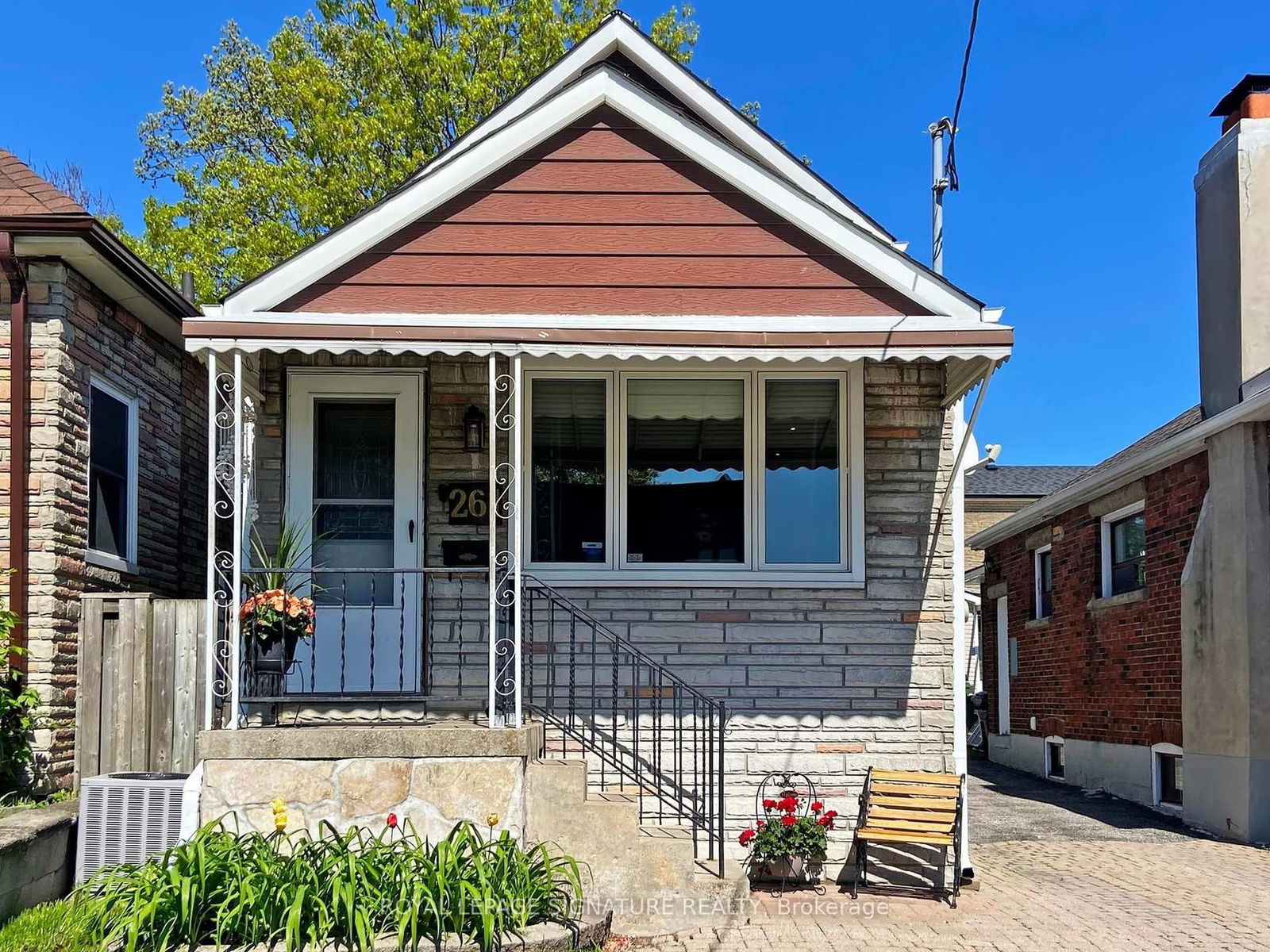 Detached House for sale at 261 Glebemount Avenue, Toronto, Danforth Village-East York, M4C 3T7 - MLS: E12175728