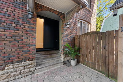 63 Benlamond Ave, Toronto - The Beaches image-0-3