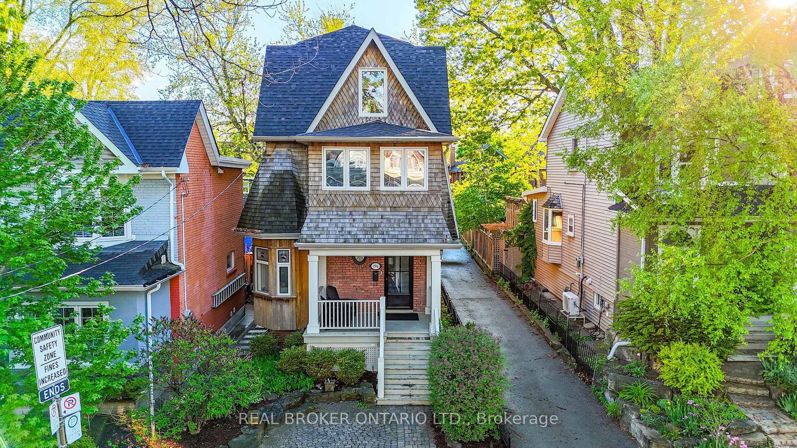 Detached House for sale at 194 Lee Avenue, Toronto, The Beaches, M4E 2P3 - MLS: E12176075