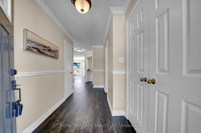 130 Brownstone Cres, Clarington - Courtice image-0-4