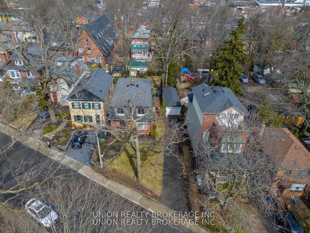 24 Benlamond Avenue