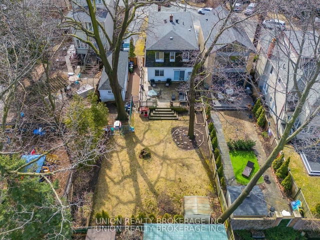 24 Benlamond Avenue