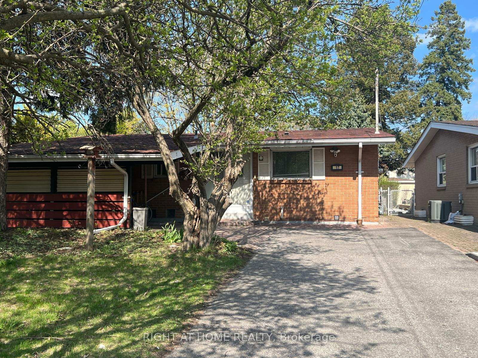 Detached House for sale at 17 Brookridge Drive, Toronto, Bendale, M1P 3M3 - MLS: E12177674