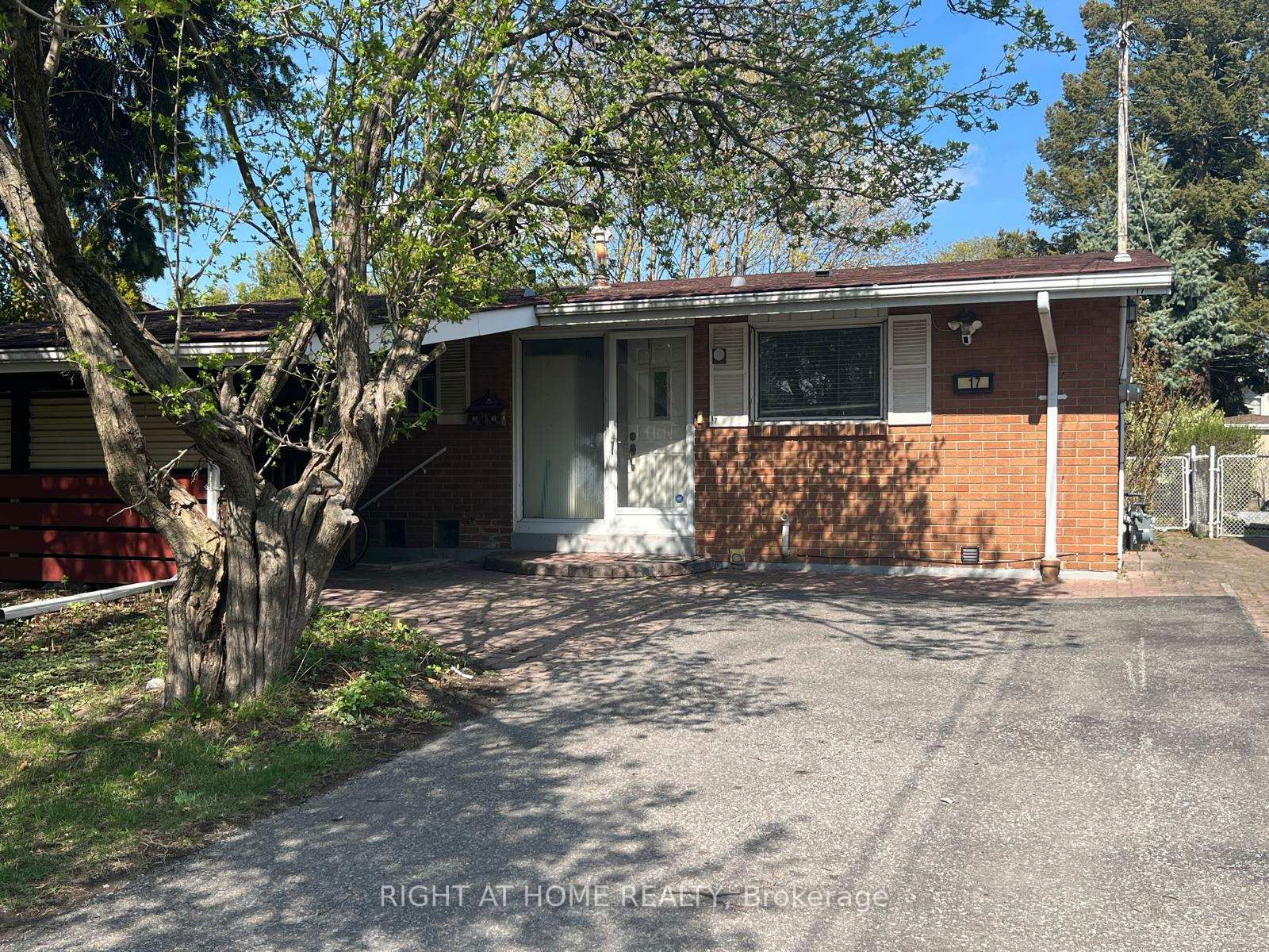 Detached House for sale at 17 Brookridge Drive, Toronto, Bendale, M1P 3M3 - MLS: E12177674