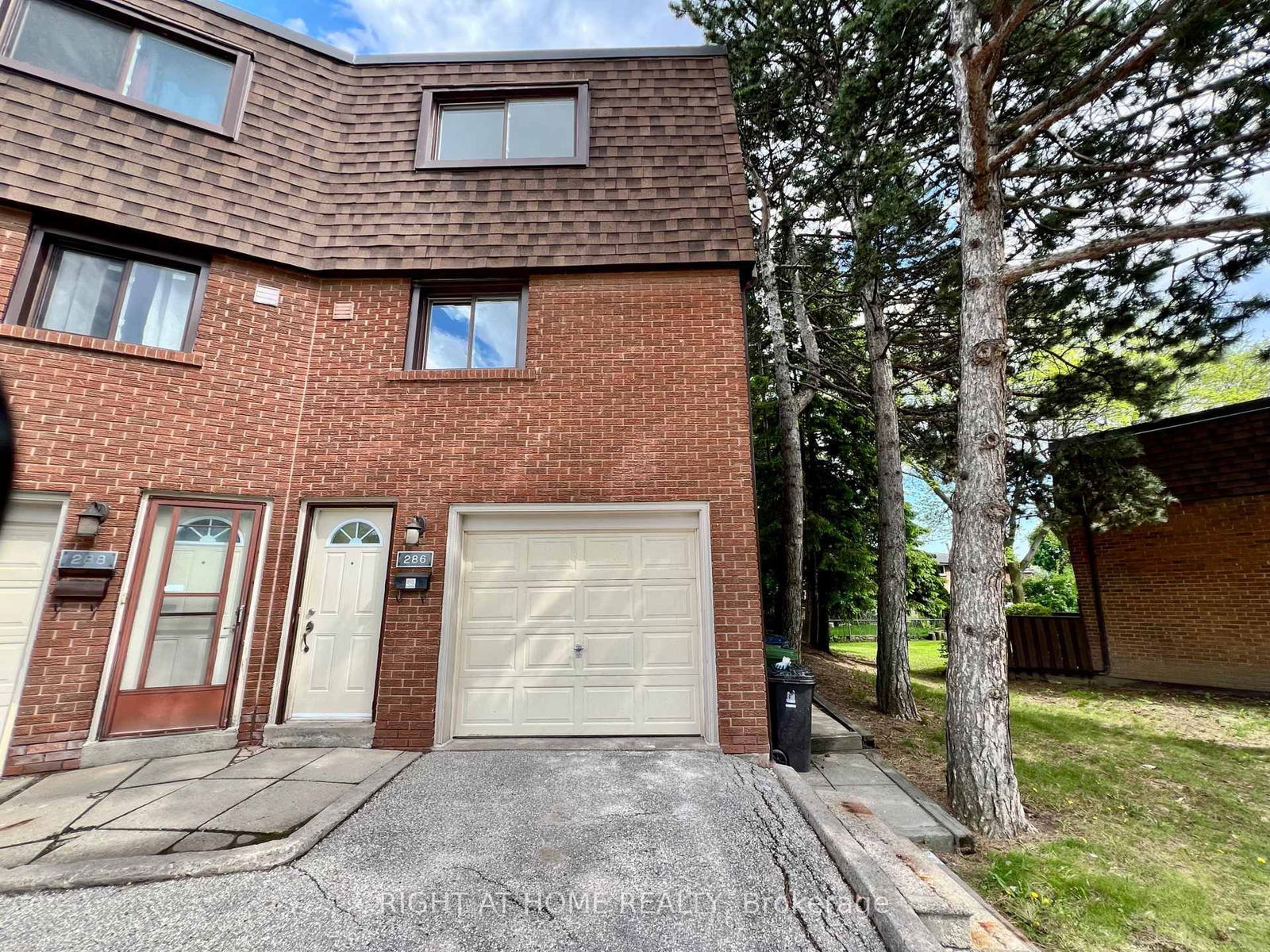Townhouse for sale at 43-286 Sprucewood Court, Toronto, L'Amoreaux, M1W 1P9 - MLS: E12177897